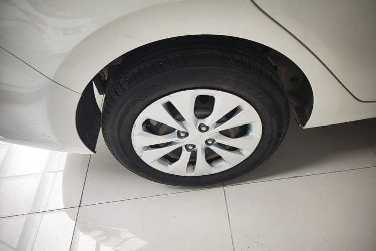 Used Kia K2 2017 Sedan 1.4L Automatic GLS Right Rear Wheel Hub