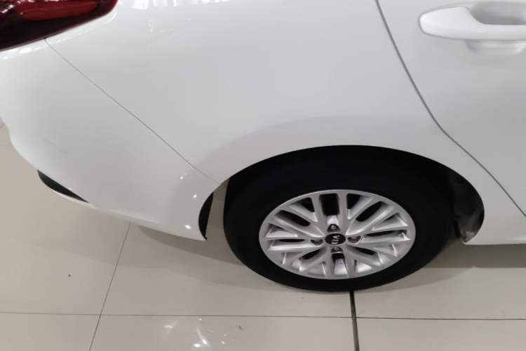 Used Kia K2 2017 Sedan 1.4L Automatic GLS Right Rear Wheel Hub