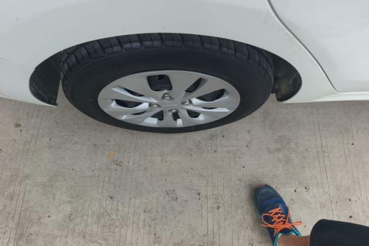 Used Kia K2 2017 Sedan 1.4L Automatic GLS Right Rear Wheel Hub