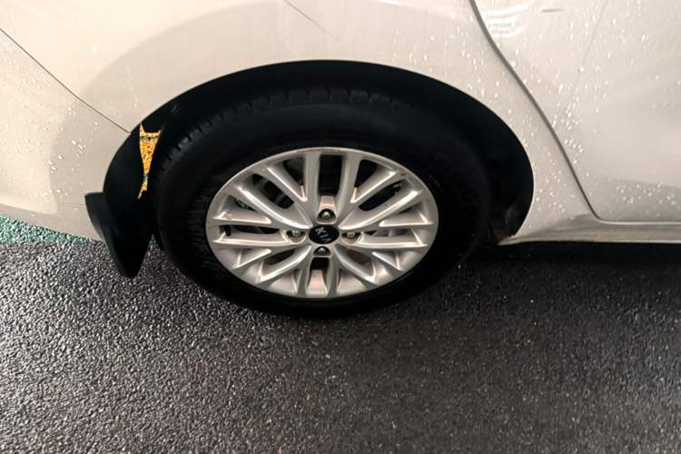 Used Kia K2 2017 Sedan 1.4L Automatic GLS Right Rear Wheel Hub