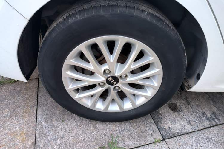 Used Kia K2 2017 Sedan 1.4L Automatic Transmission 15th Anniversary Special Edition GLS Right Rear Wheel Hub