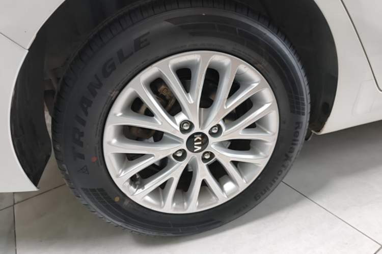 Used Kia K2 2017 Sedan 1.4L Automatic GLS Right Rear Wheel Hub