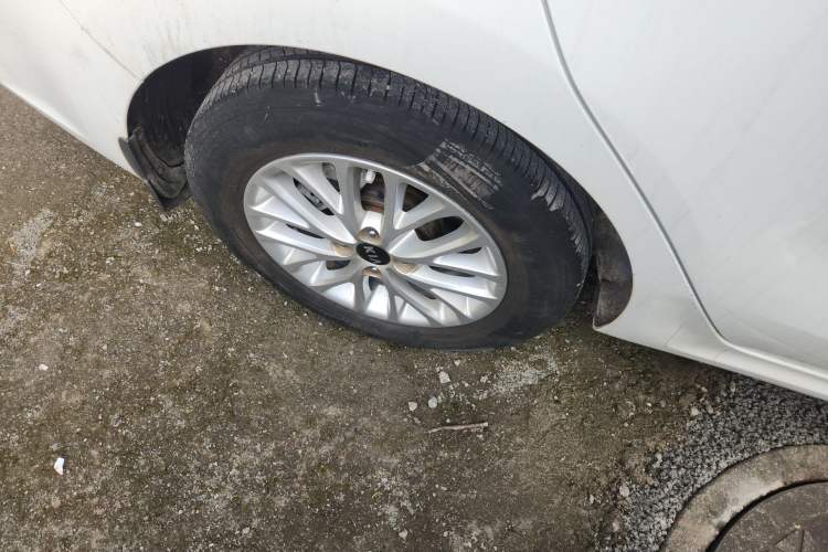 Used Kia K2 2017 Sedan 1.4L Automatic GLS Right Rear Wheel Hub