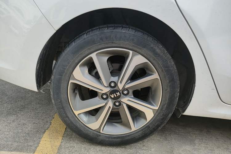 Used Kia K2 2017 Sedan 1.6L AT Premium Right Rear Wheel Hub