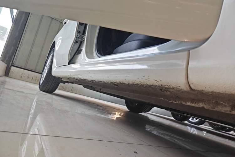 Used Kia K2 2017 Sedan 1.4L Manual Transmission 15th Anniversary Special Edition GLS Right Side Sill