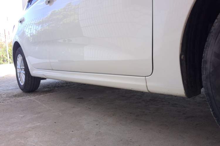 Used Kia K2 2017 Sedan 1.4L Manual Transmission 15th Anniversary Special Edition GLS Right Side Sill