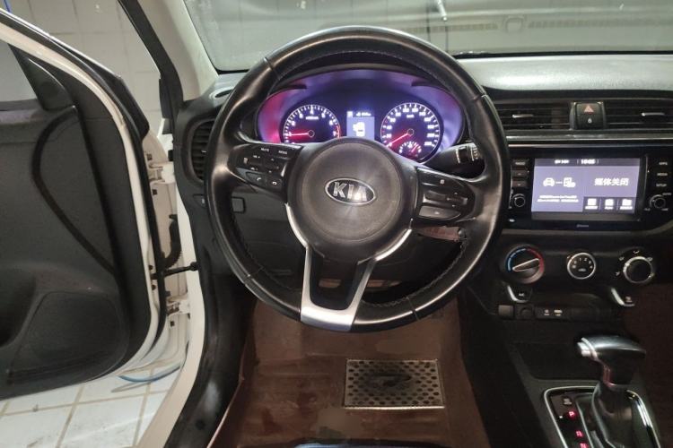 Used Kia K2 2017 Sedan 1.6L AT Premium Steering Wheel