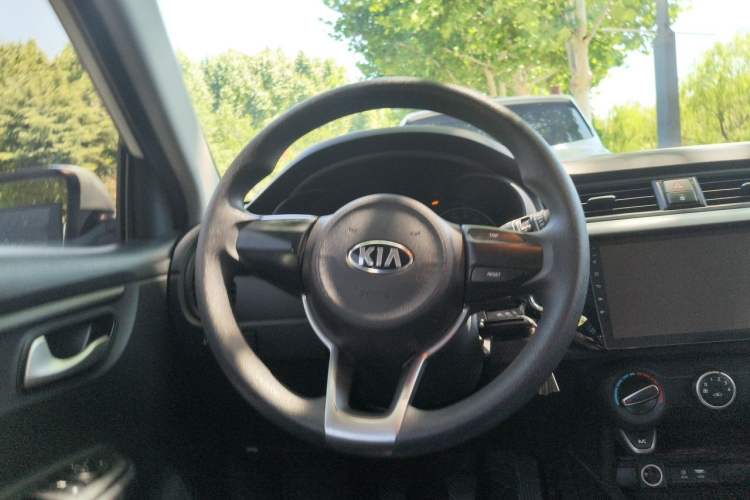 Used Kia K2 2017 Sedan 1.4L Manual Transmission GLS Steering Wheel