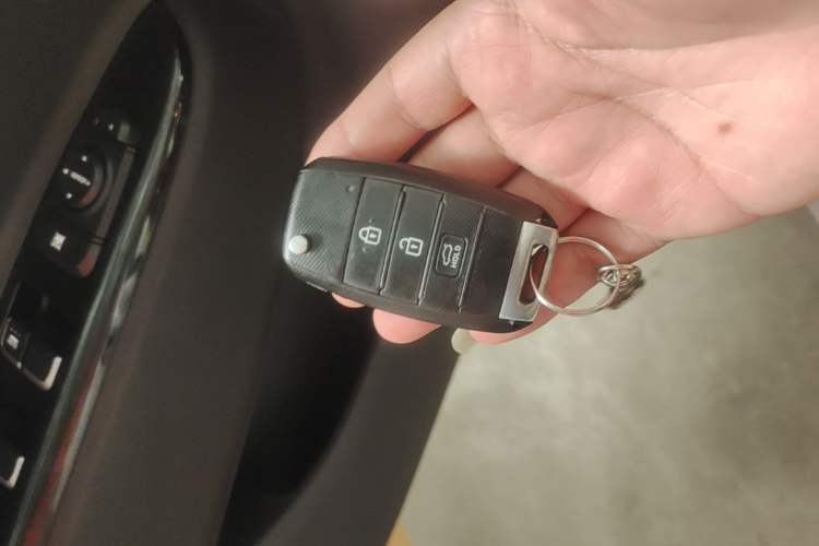 Used Kia K2 2017 Sedan 1.4L Manual Transmission 15th Anniversary Special Edition GLS Vehicle Key