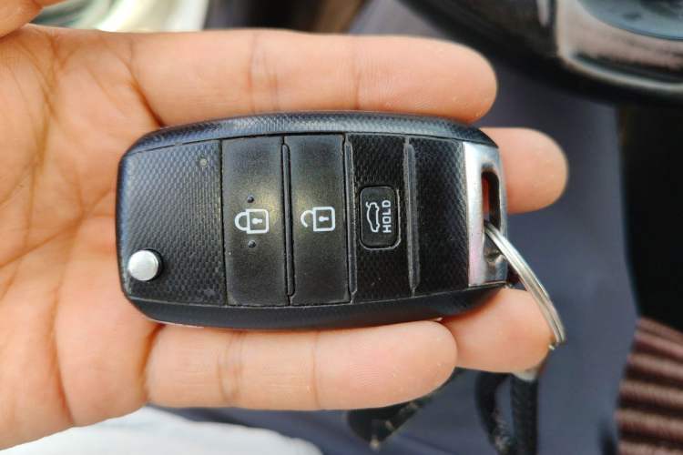 Used Kia K2 2017 Sedan 1.4L Manual Transmission GLS Vehicle Key