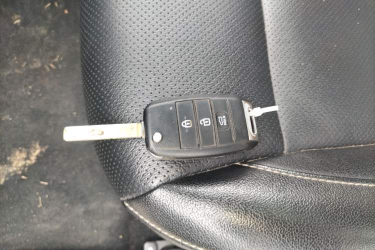 Used Kia K2 2017 Sedan 1.4L Manual Transmission 15th Anniversary Special Edition GLS Vehicle Key