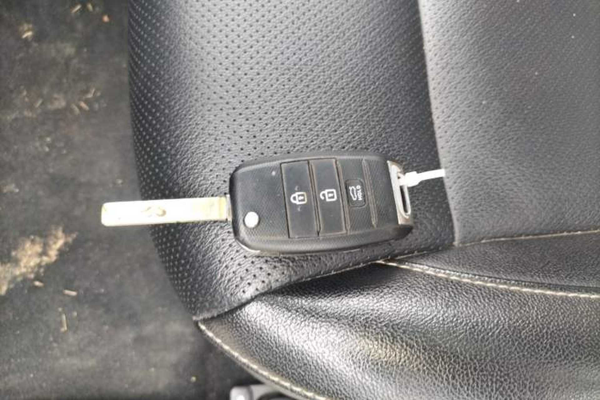 Used Kia K2 2017 Sedan 1.4L Manual Transmission 15th Anniversary Special Edition GLS Vehicle Key
