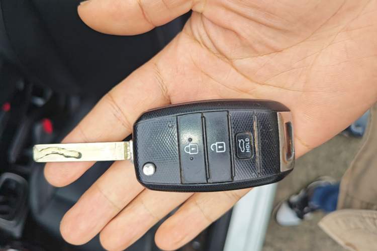 Used Kia K2 2017 Sedan 1.4L Manual Transmission 15th Anniversary Special Edition GLS Vehicle Key