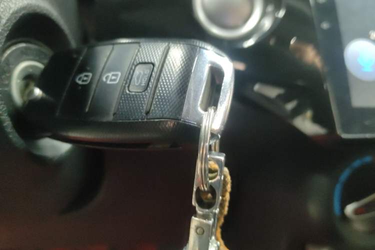 Used Kia K2 2017 Sedan 1.4L Manual Transmission 15th Anniversary Special Edition GLS Vehicle Key