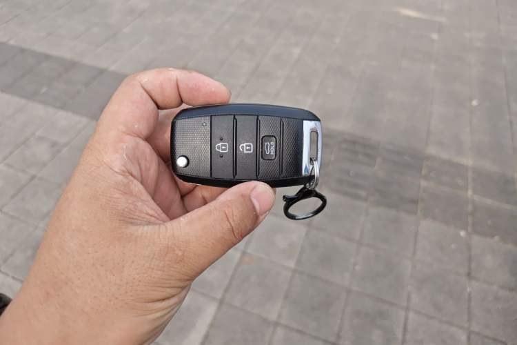 Used Kia K2 2017 Sedan 1.4L Automatic GLS Vehicle Key