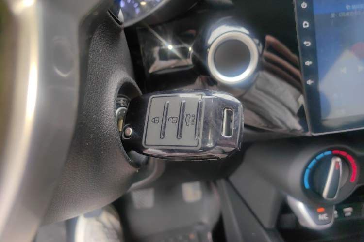 Used Kia K2 2017 Sedan 1.4L Manual Transmission 15th Anniversary Special Edition GLS Vehicle Key