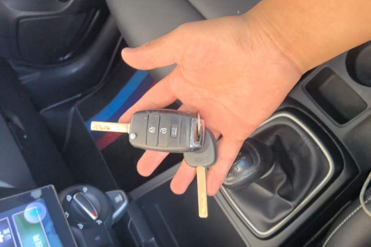 Used Kia K2 2017 Sedan 1.4L Manual Transmission 15th Anniversary Special Edition GLS Vehicle Key