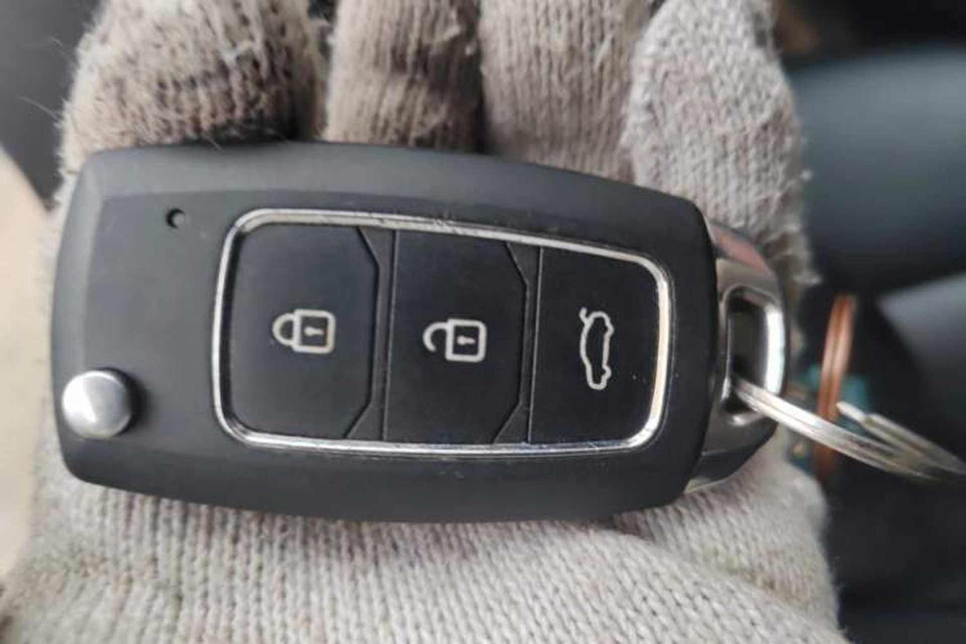Used Kia K2 2017 Sedan 1.4L Manual Transmission 15th Anniversary Special Edition GLS Vehicle Key