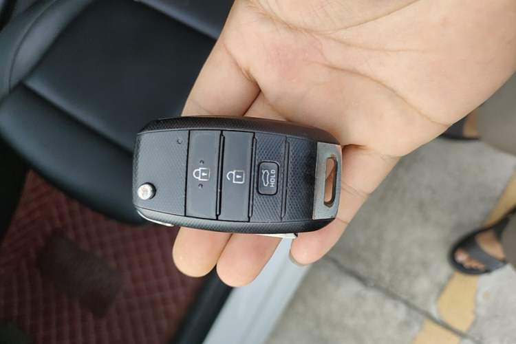 Used Kia K2 2017 Sedan 1.6L AT Premium Vehicle Key