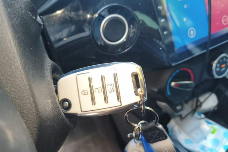 Used Kia K2 2017 Sedan 1.4L Manual Transmission 15th Anniversary Special Edition GLS Vehicle Key