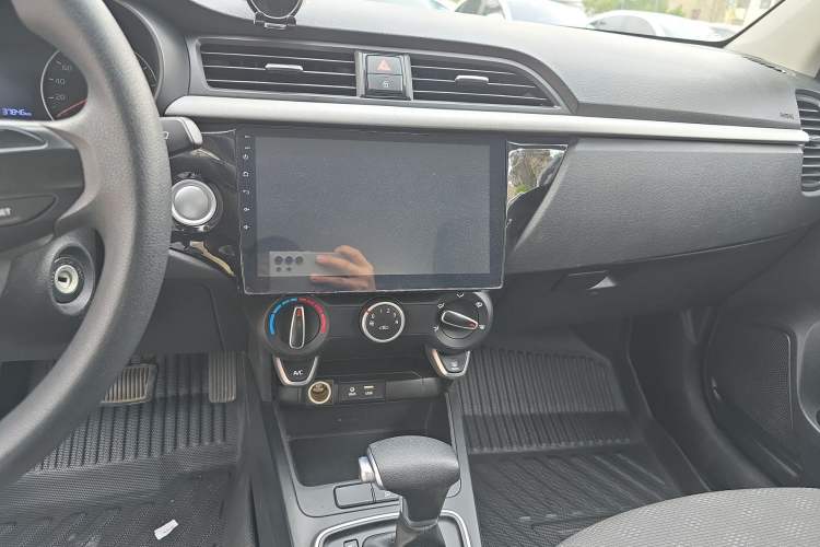 Used Kia K2 2019 Sedan 1.4L Automatic Transmission 15th Anniversary Special Edition GLS China VI Standard Audio And AC Panel