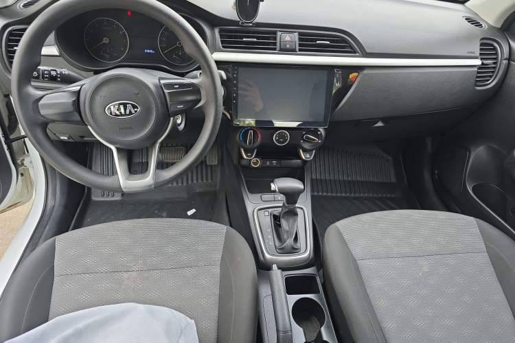 Used Kia K2 2019 Sedan 1.4L Automatic Transmission 15th Anniversary Special Edition GLS China VI Standard Center Console