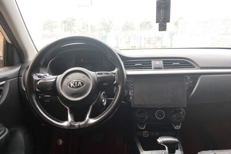 Used Kia K2 2019 Sedan 1.4L Automatic Transmission 15th Anniversary Special Edition GLS China VI Standard Center Console