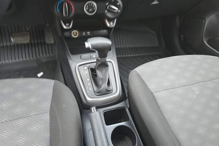 Used Kia K2 2019 Sedan 1.4L Automatic Transmission 15th Anniversary Special Edition GLS China VI Standard Gear Lever