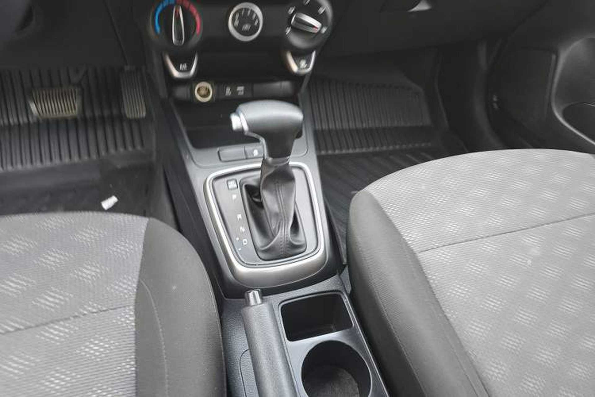 Used Kia K2 2019 Sedan 1.4L Automatic Transmission 15th Anniversary Special Edition GLS China VI Standard Gear Lever