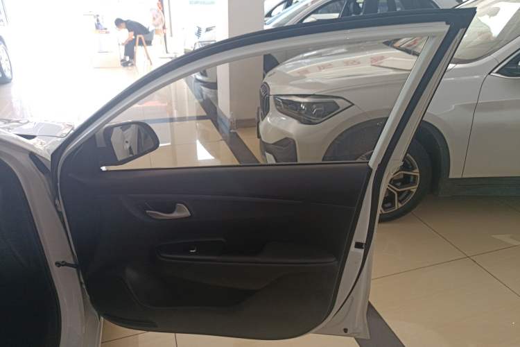 Used Kia K2 2019 Sedan 1.4L Automatic Transmission 15th Anniversary Special Edition GLS China VI Standard Interior 5