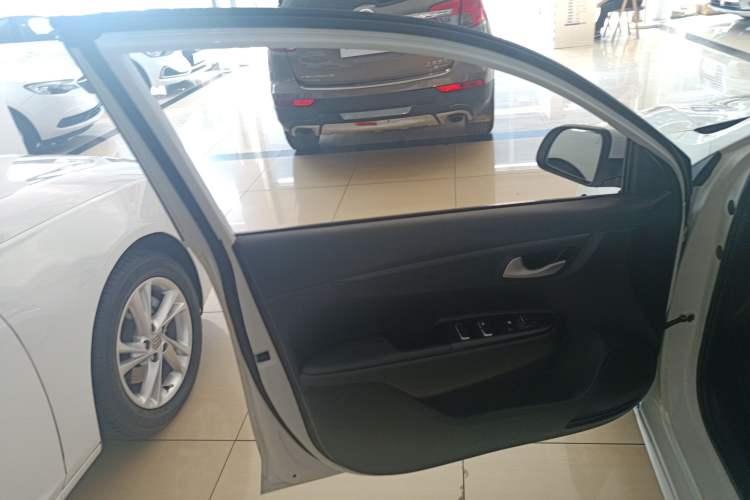 Used Kia K2 2019 Sedan 1.4L Automatic Transmission 15th Anniversary Special Edition GLS China VI Standard Interior 7