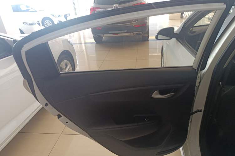 Used Kia K2 2019 Sedan 1.4L Automatic Transmission 15th Anniversary Special Edition GLS China VI Standard Interior 8