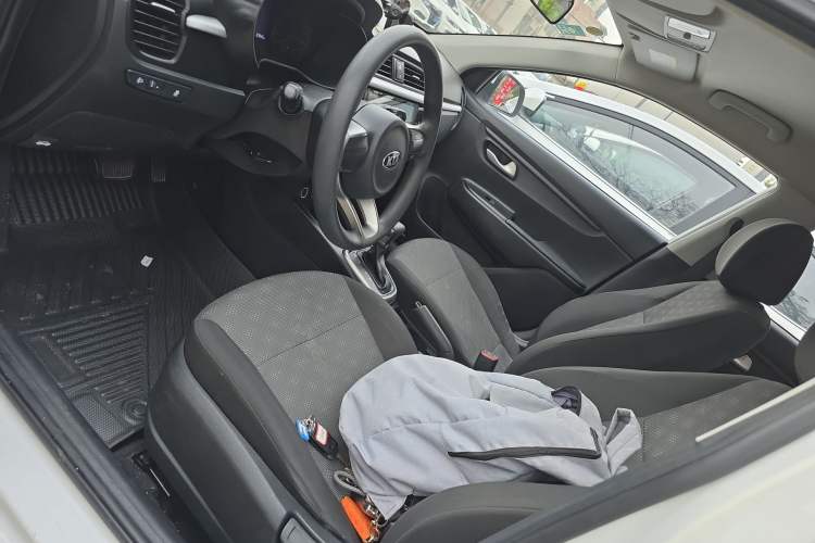 Used Kia K2 2019 Sedan 1.4L Automatic Transmission 15th Anniversary Special Edition GLS China VI Standard Left Front Seat