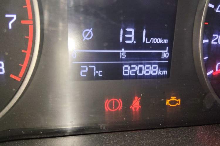 Used Kia K2 2019 Sedan 1.4L Automatic Transmission 15th Anniversary Special Edition GLS China VI Standard Odometer Close Up