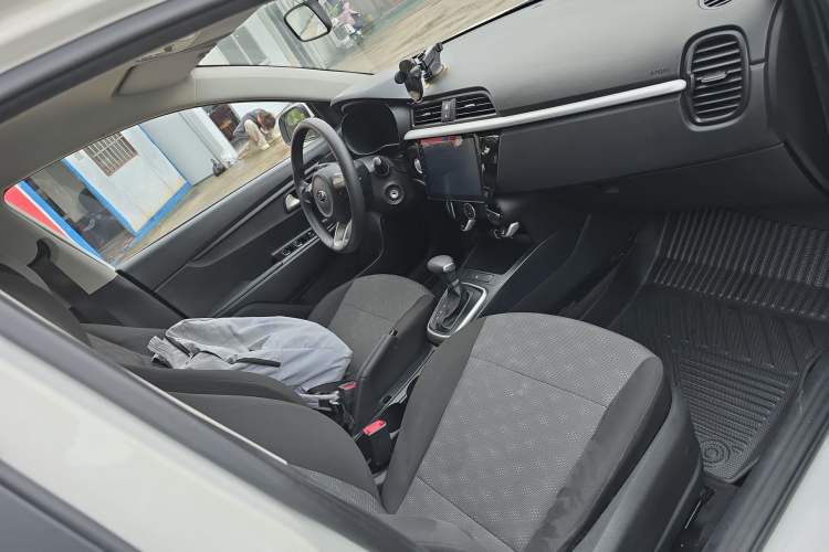 Used Kia K2 2019 Sedan 1.4L Automatic Transmission 15th Anniversary Special Edition GLS China VI Standard Right Front Seat