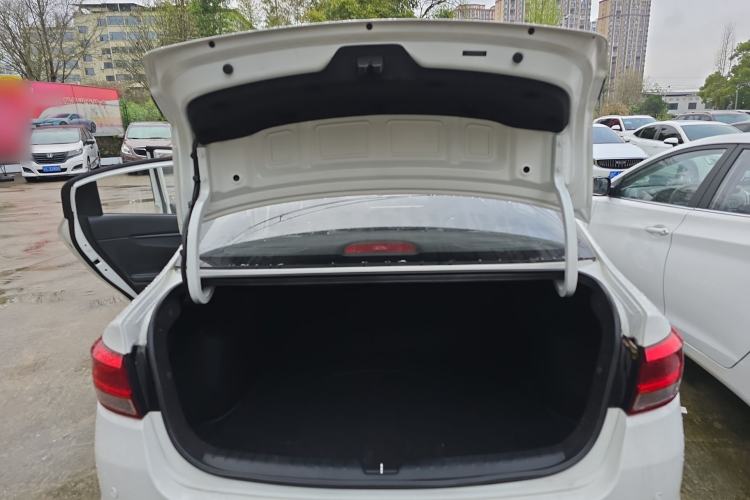 Used Kia K2 2019 Sedan 1.4L Automatic Transmission 15th Anniversary Special Edition GLS China VI Standard Trunk