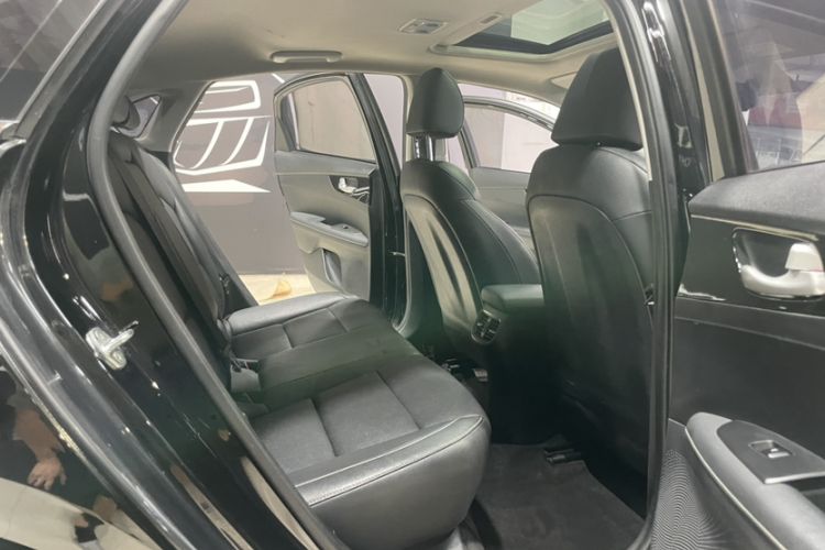 Used Kia K3 2021 1.5L CVT Fashion Edition Interior 4