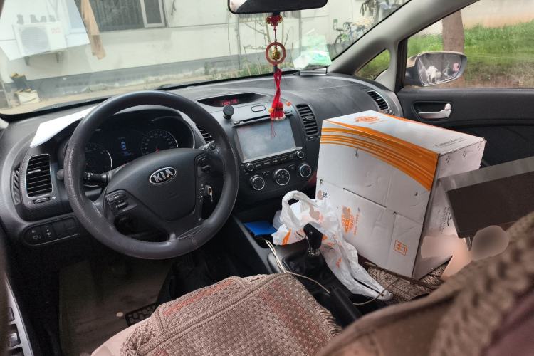 Used Kia K3 2013 1.6L Manual GL Center Console
