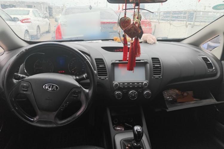 Used Kia K3 2013 1.6L Manual GLS Center Console