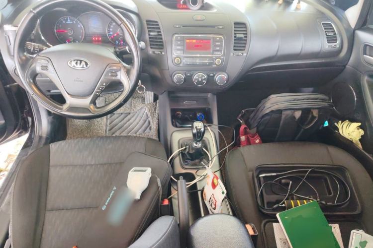 Used Kia K3 2013 1.6L Manual GLS Center Console