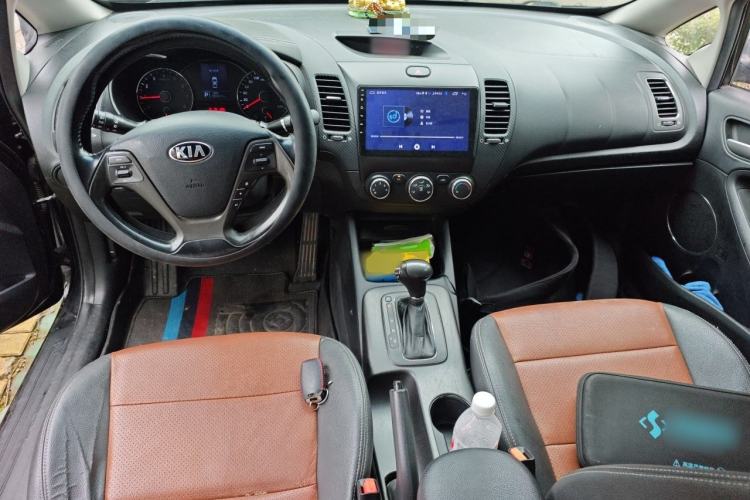 Used Kia K3 2013 1.6L Automatic GLS Center Console