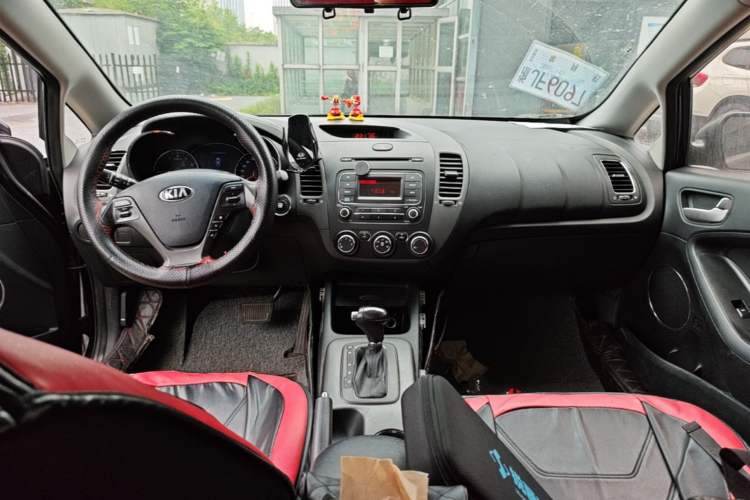Used Kia K3 2013 1.6L Automatic GLS Center Console
