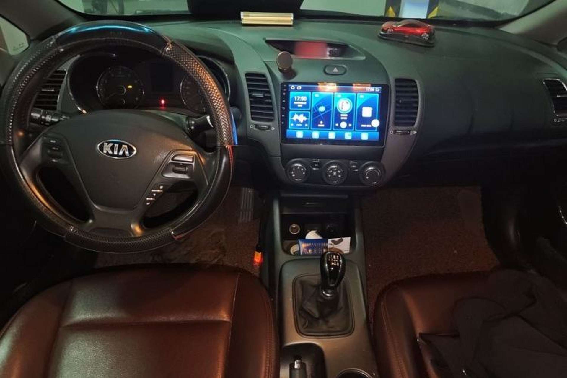 Used Kia K3 2013 1.6L Manual GLS Center Console