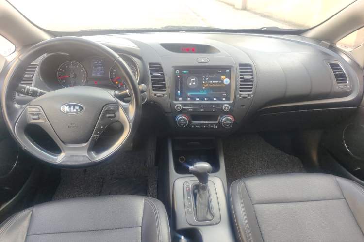 Used Kia K3 2013 1.6L Automatic DLX Center Console