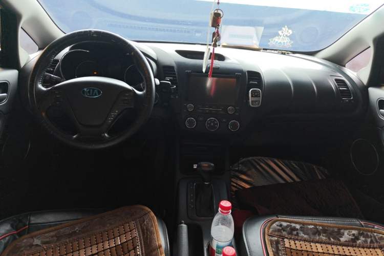 Used Kia K3 2013 1.6L Automatic GLS Center Console