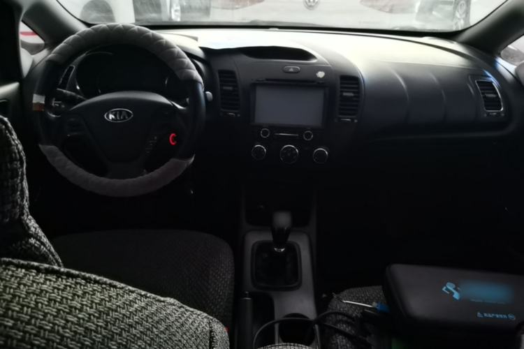 Used Kia K3 2013 1.6L Manual GLS Center Console