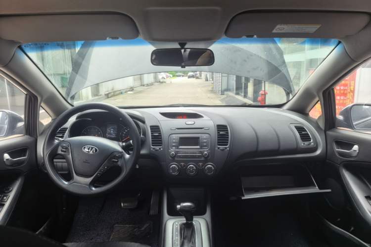 Used Kia K3 2013 1.6L Automatic GL Center Console