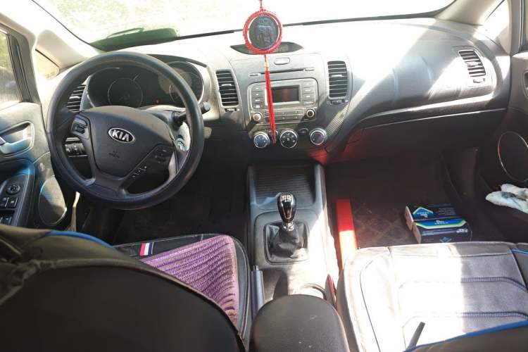 Used Kia K3 2013 1.6L Manual GLS Center Console