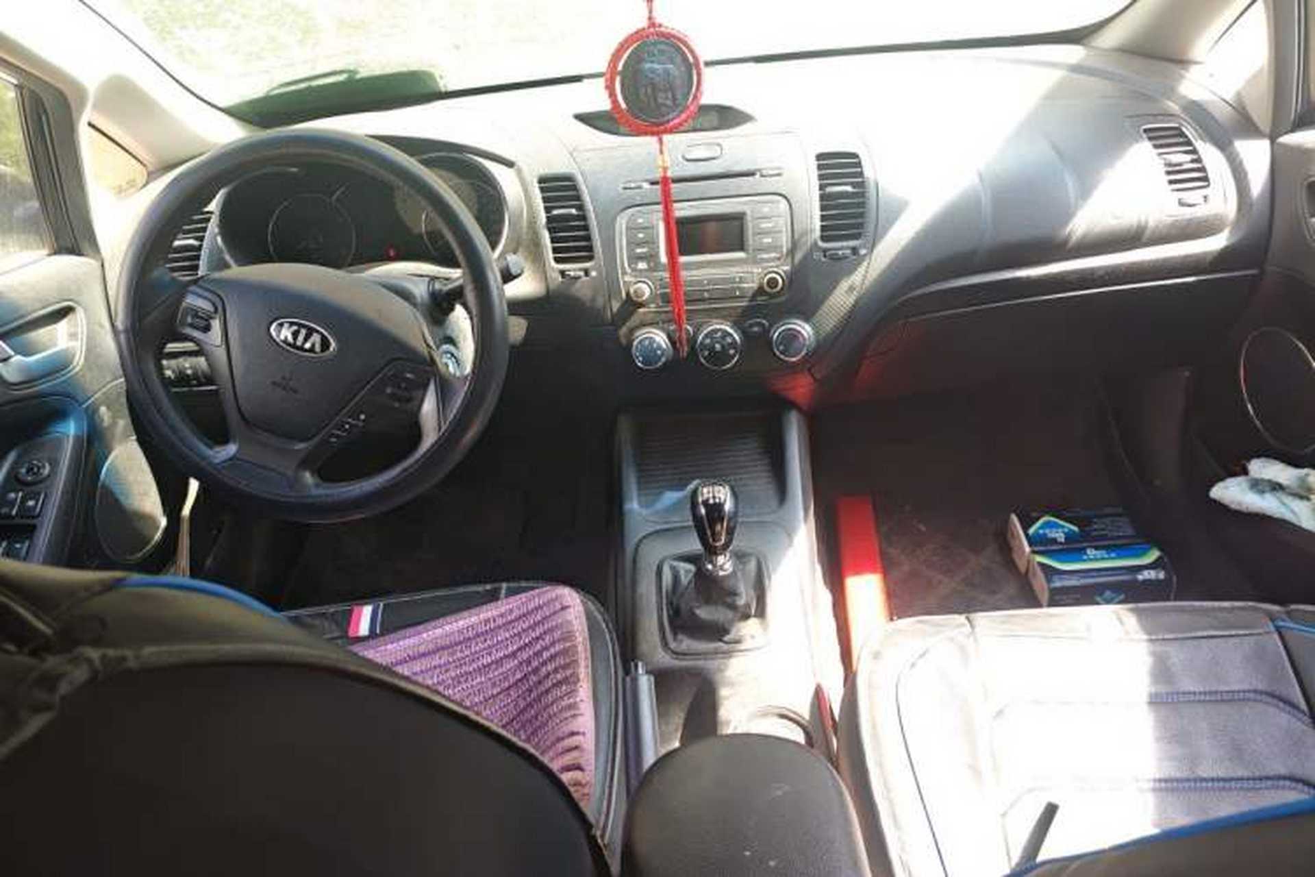 Used Kia K3 2013 1.6L Manual GLS Center Console