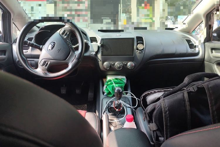 Used Kia K3 2013 1.6L Manual GL Center Console
